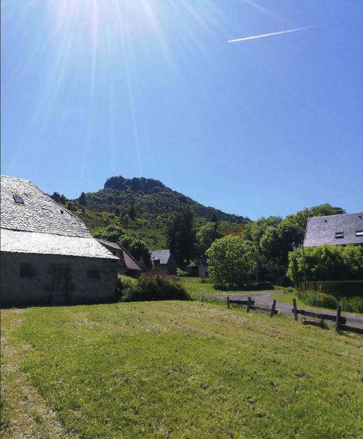 L'Auvergnate Chambon-sur-Lac Exterior photo